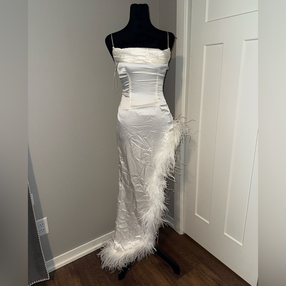 ALESSANDRA RICH Asymmetric feather-trimmed silk-satin gown 36 - Picture 11 of 14